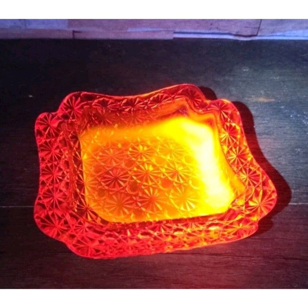 L.G. Wright Amberina Daisy & Button Fenton Ashtray Selenium Cadmium UV Glow